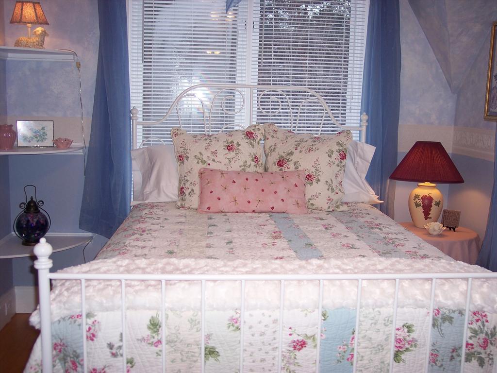 The Maples Bed And Breafast Hotel Angus Szoba fotó